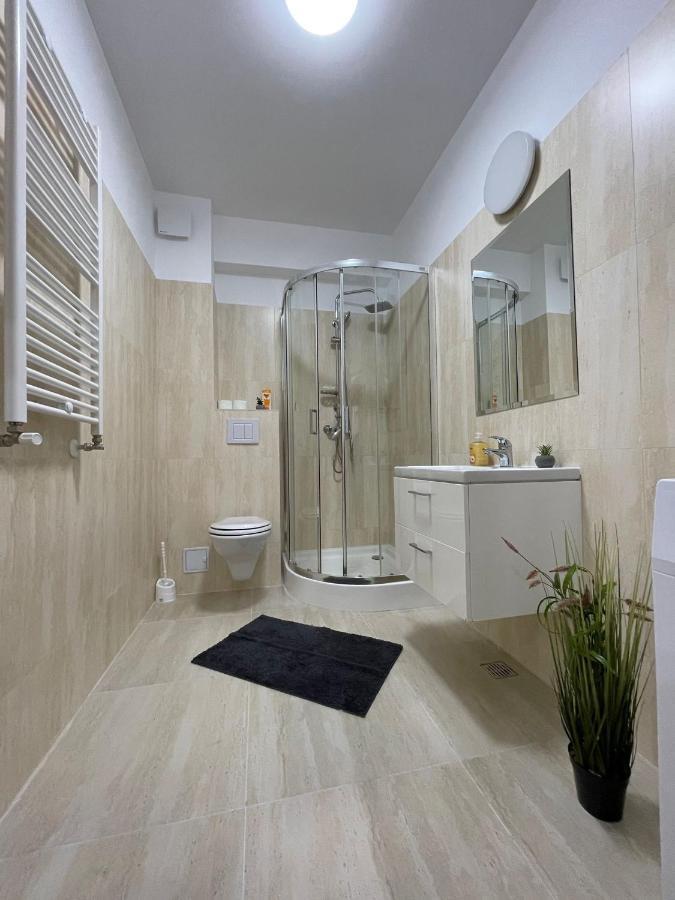Luxury Q Residence Near Palas Mall ยาช ภายนอก รูปภาพ